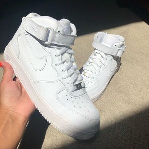 Nike Air Force 1 Mid, Size 7Y/W 8.5
